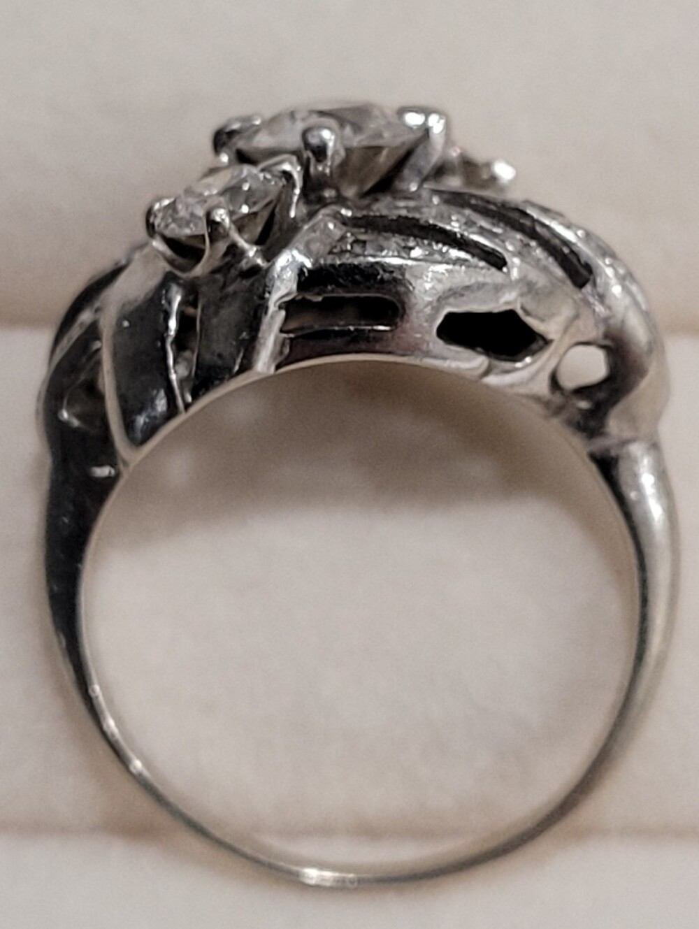 14k Solid White Gold Antique Diamond Ring - Picture 4 of 6